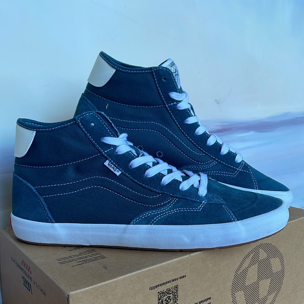 Vans WMNS The Lizzie
Teal
VN0A4BX1TEA
Sneakers - Picture 7 of 16